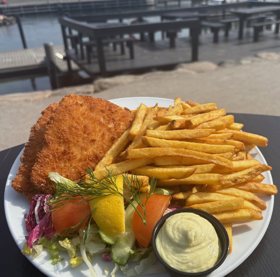 fiskefilet med pommes frit